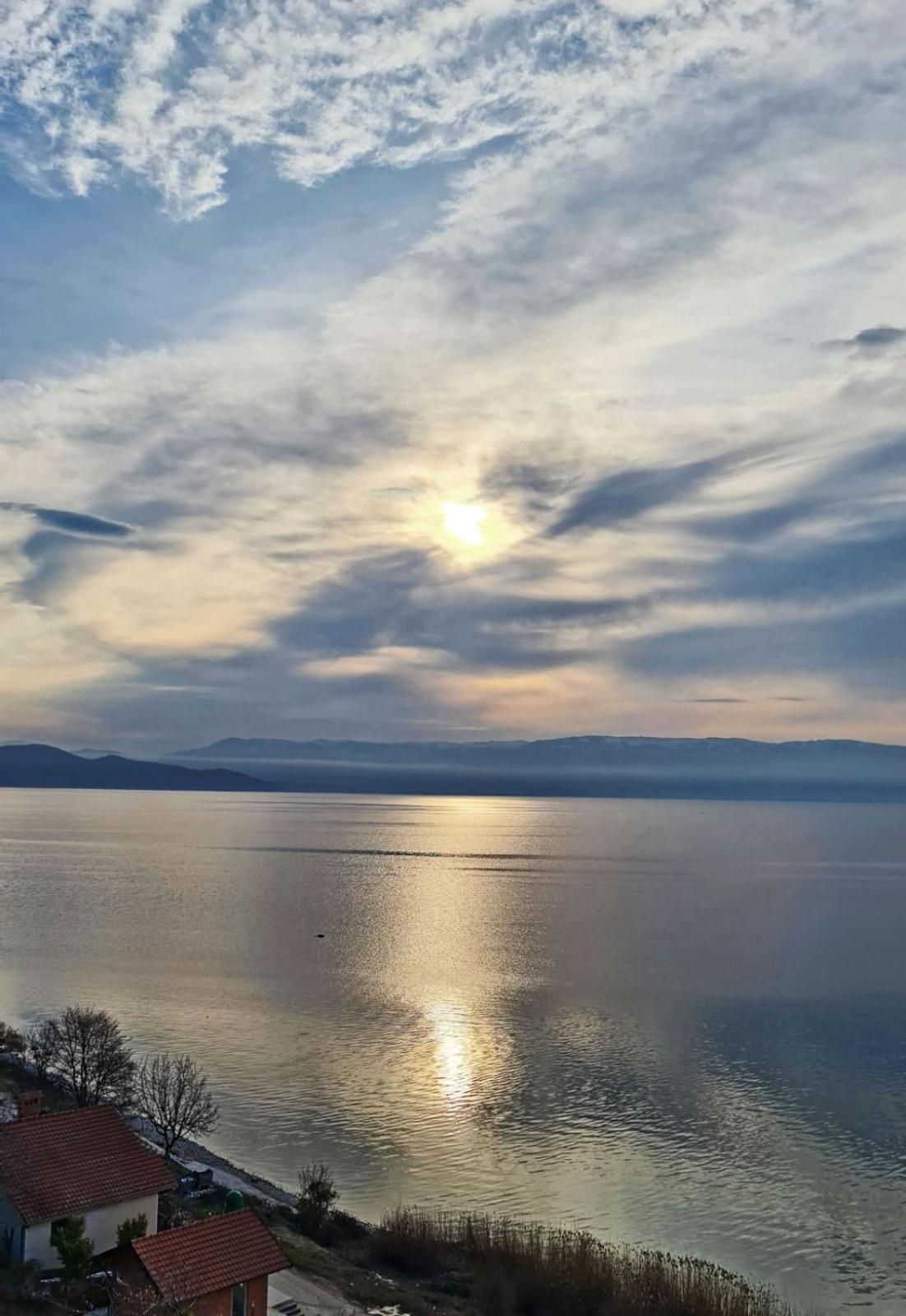 Royal View Apartments Struga Bagian luar foto
